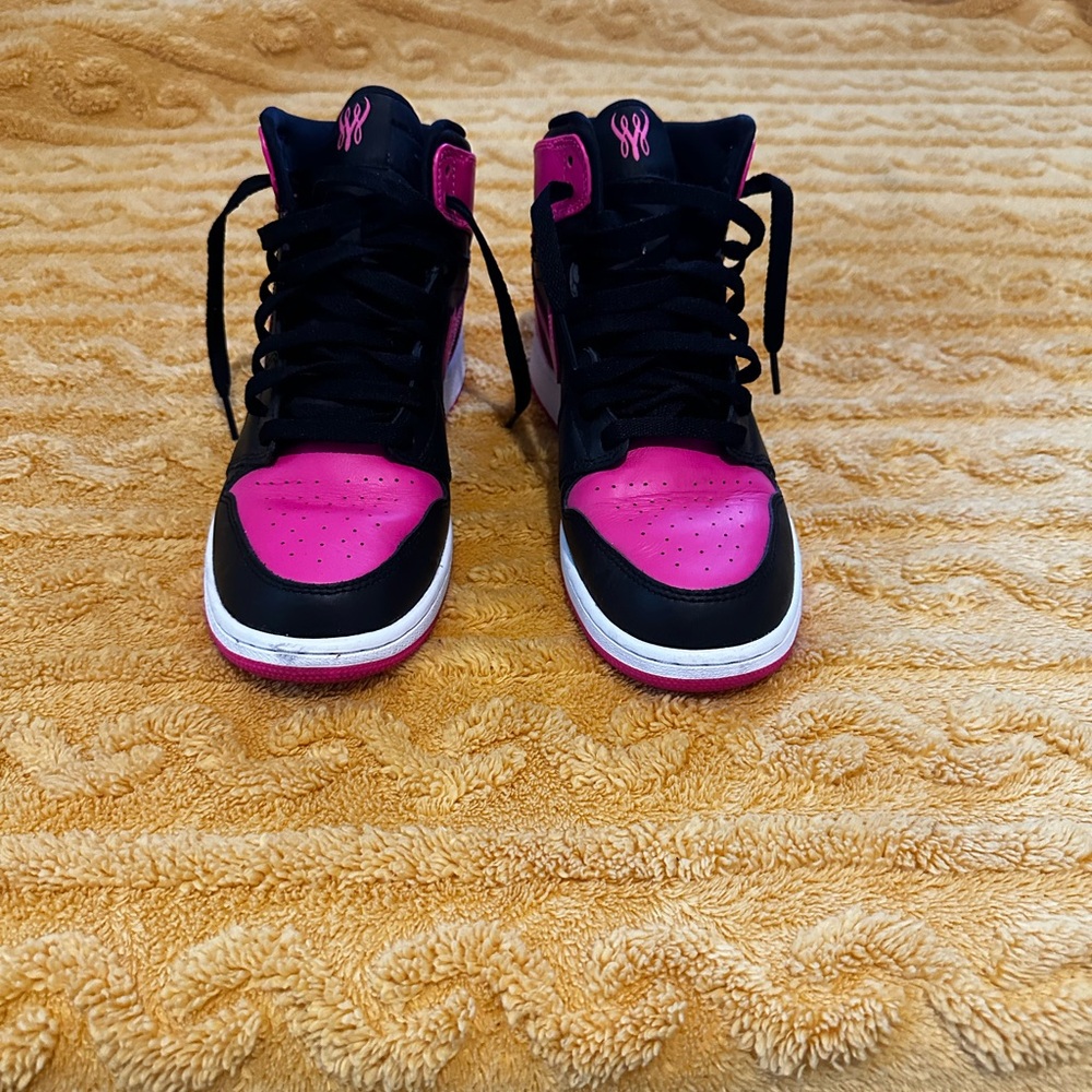 Size 7y/ 8.5 women's Jordan 1s Serena Williams. No box worn once great condition